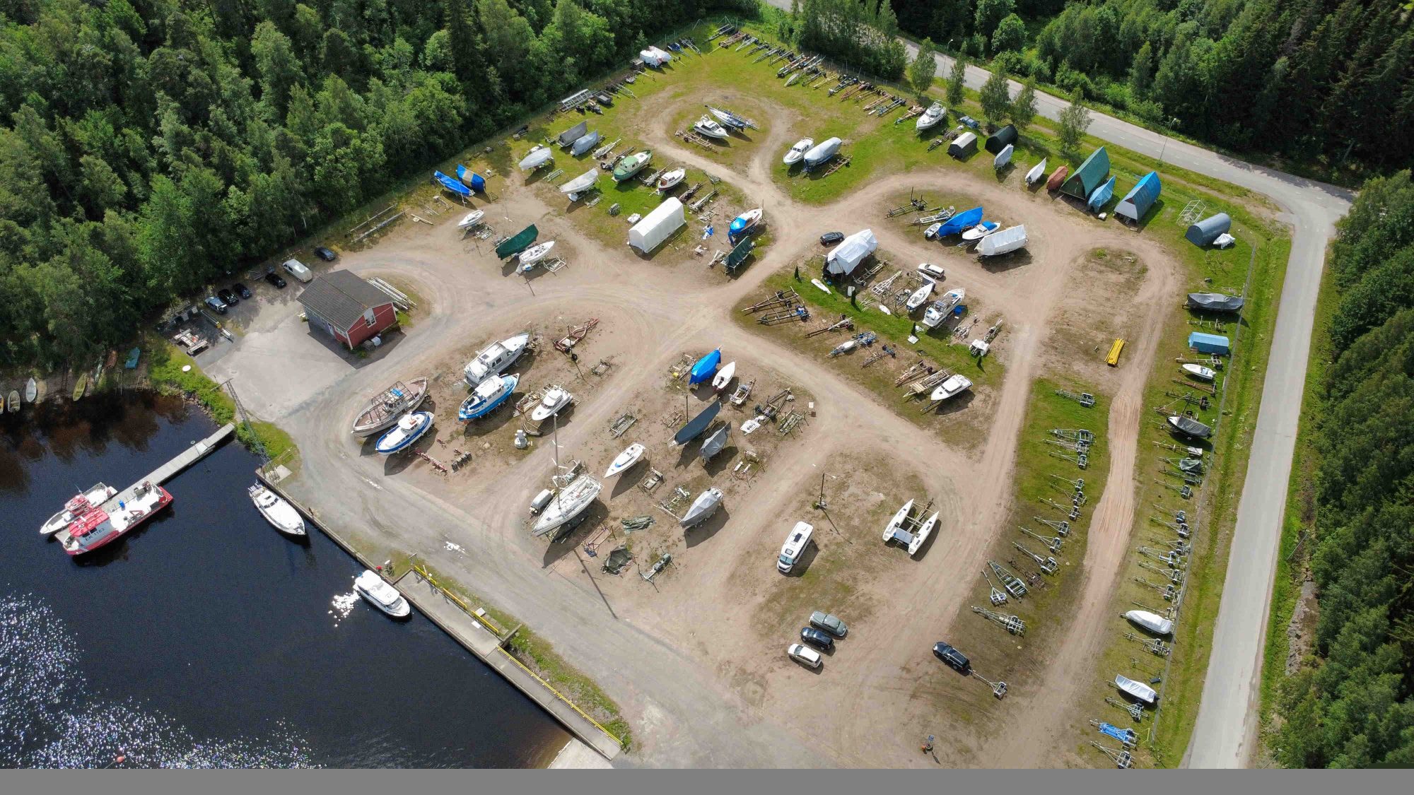 Joutseno-veneseura-telakka-talvisäilytys Joutsenon veneseuran tilava talvisäilytysalue