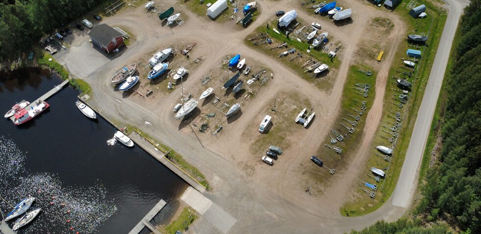 Veneiden talvisäilytys Lappeenrannan Joutsenossa